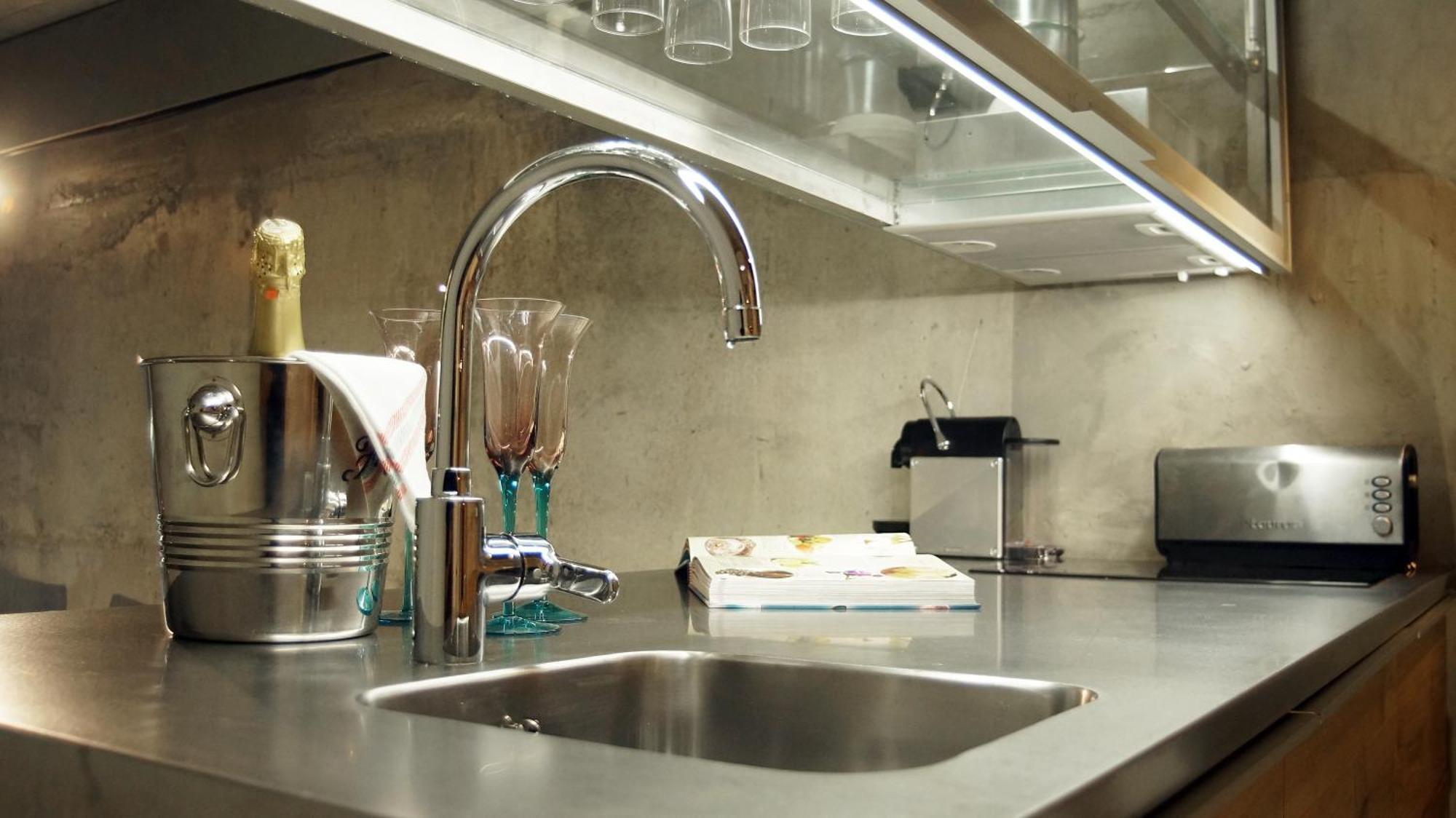 My Space Emirates - Fully Equipped Apartments Near The Beach With Shared Pool Barcelona Quarto foto