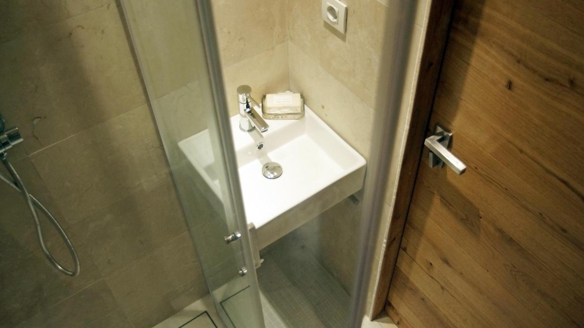 My Space Emirates - Fully Equipped Apartments Near The Beach With Shared Pool Barcelona Quarto foto