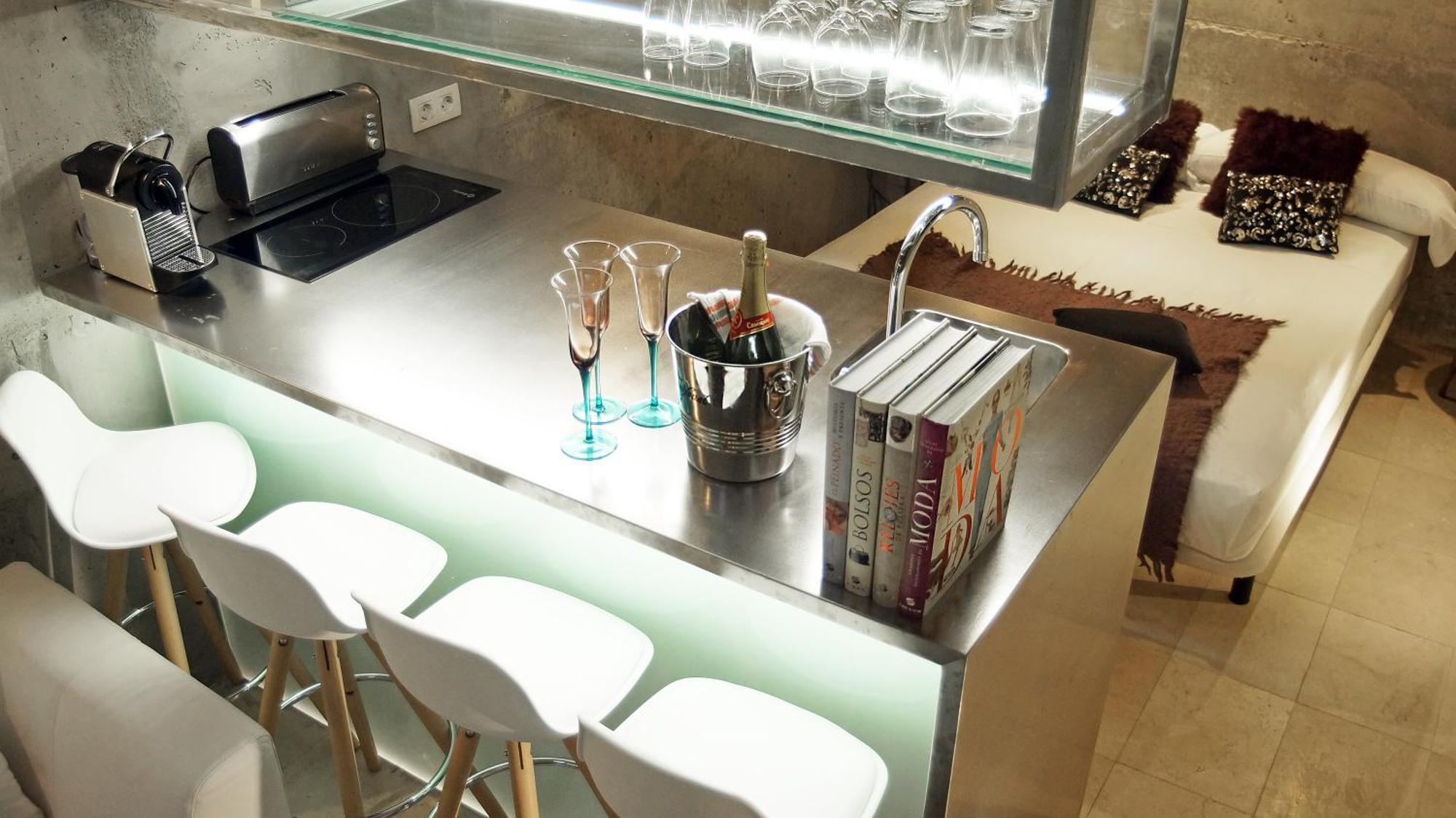 My Space Emirates - Fully Equipped Apartments Near The Beach With Shared Pool Barcelona Quarto foto