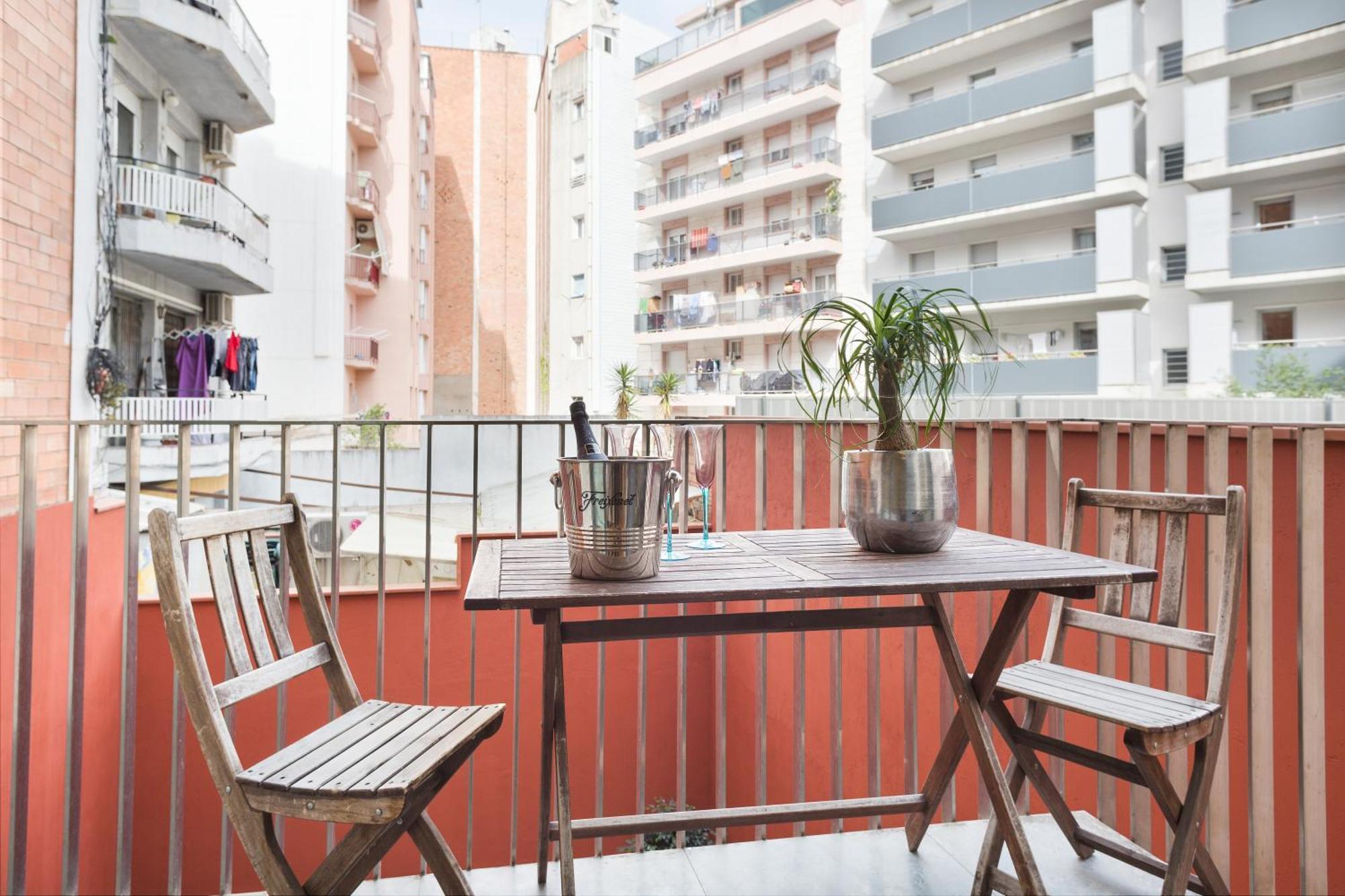 My Space Emirates - Fully Equipped Apartments Near The Beach With Shared Pool Barcelona Exterior foto