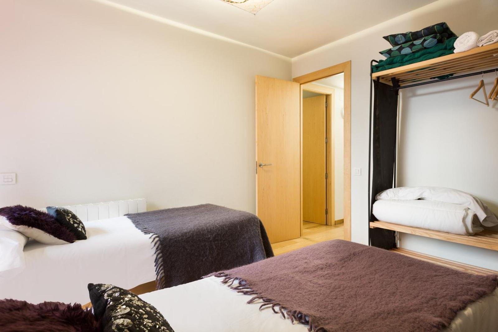 My Space Emirates - Fully Equipped Apartments Near The Beach With Shared Pool Barcelona Exterior foto